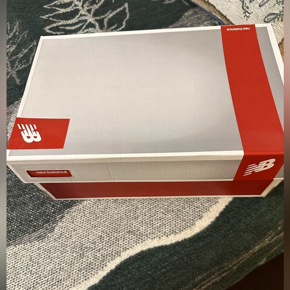 Men’s New Balance Sneakers - 10 1/2 wide width 4E - new in box - Picture 4 of 5